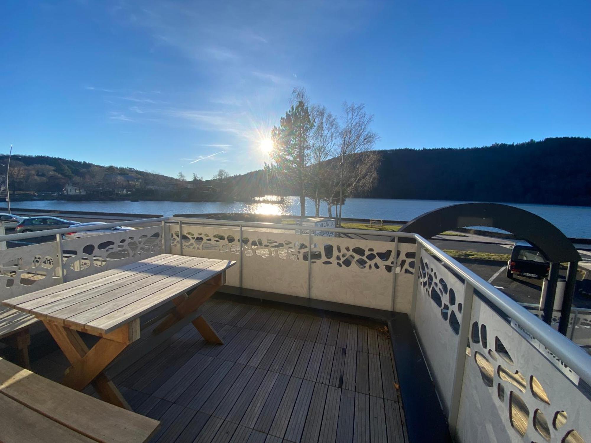 La bonne hôtesse Hotel Chambon-sur-Lac Exterior foto